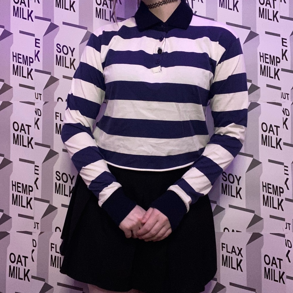 Collared long sleeve crop top